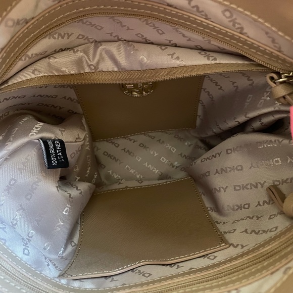 Two-way pink leather shoulder bag by DKNY - Picture 3 of 6